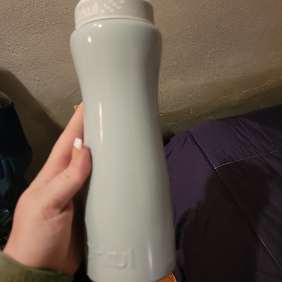 Limited Edition: 22oz. CIRKUL Gray Bottle Drop - Picture 6 of 7